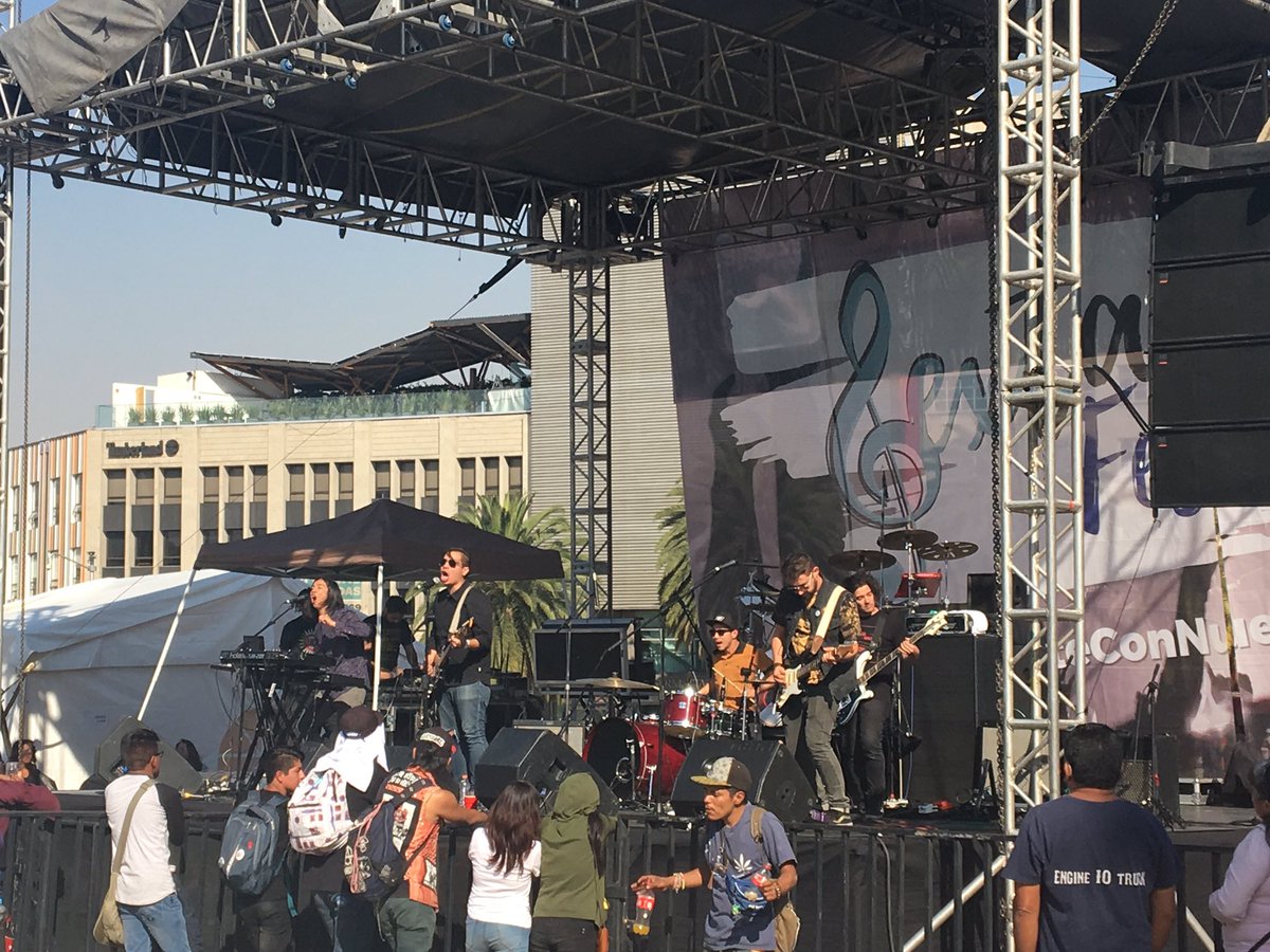 NAlianzaCDMX's tweet photo. El #SextaFest continúa en el Monumento a la Revolución , ahora moviéndonos al ritmo de @sierraleonmusic ! #VenteConNuevaAlianza y vamos a brincar, bailar y cantar contra la violencia hacia las mujeres. #DíaNaranja https://t.co/6oRV2sHvYr