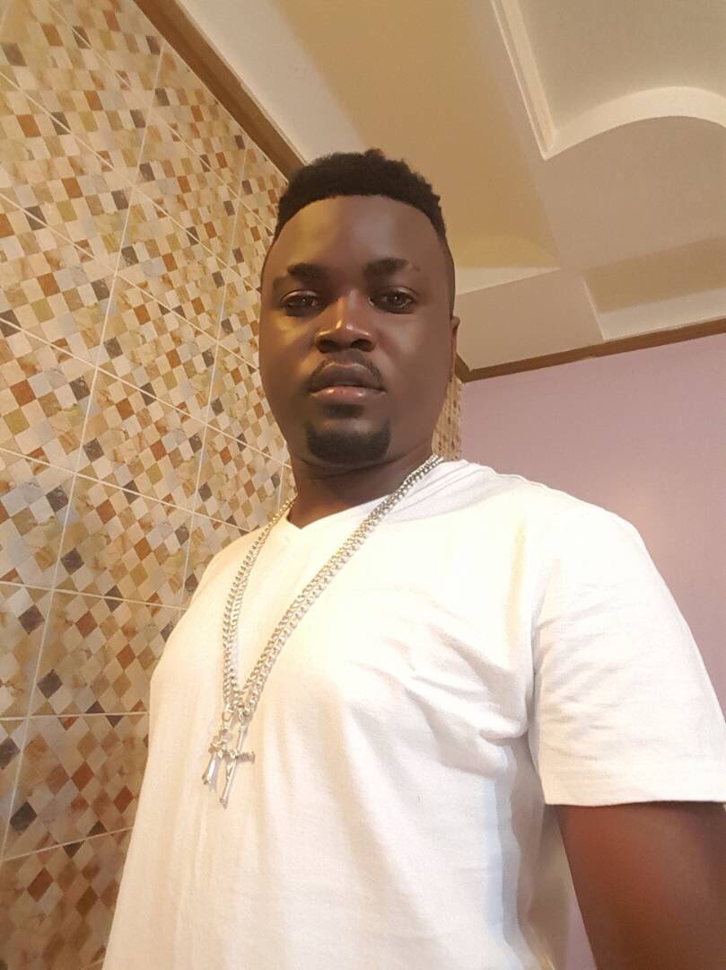 NgBling's tweet photo. Ma tournée se fera n’en déplaises à mes détracteurs qui sont pour la plupart des artistes qui envient mes performances , ma popularité , et mon ascension . J’irai à #Mbeng défendre ma musique et pour partager des bons moments avec mes fans . #Lechoc 🇬🇦🇬🇦 https://t.co/Hh8QbZFJQn