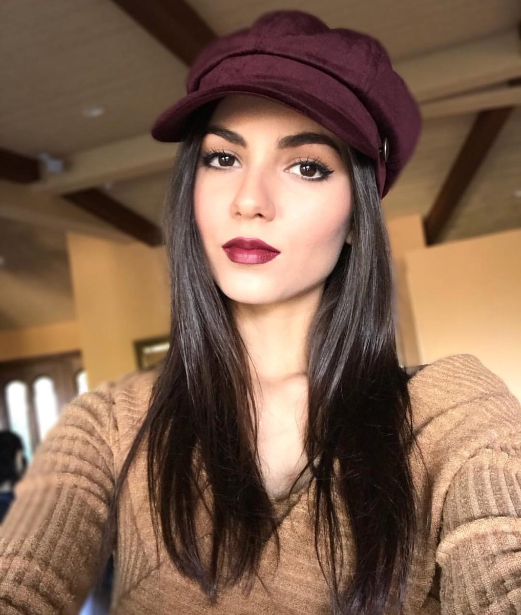 VictoriaJustice's tweet photo. 🤳🏼 https://t.co/GB156kL4lm