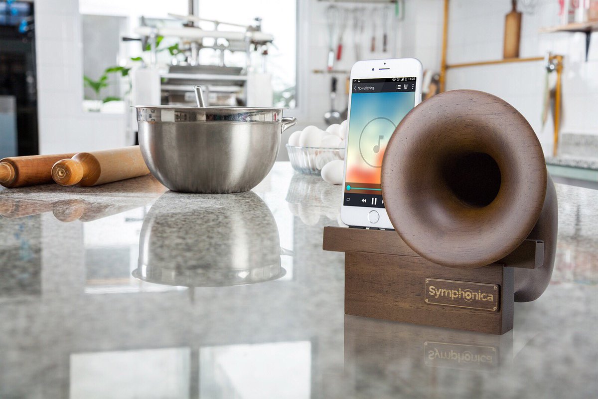 SymphonicaSound's tweet photo. @eveewing @s0akeddinbleach All this weekend and Cyber Monday get 15% off our premium hardwood iPhone &amp; Samsung Galaxy phone accessories with coupon code BLACK15 at https://t.co/RRlMOsDVGG https://t.co/nKlc0eywou