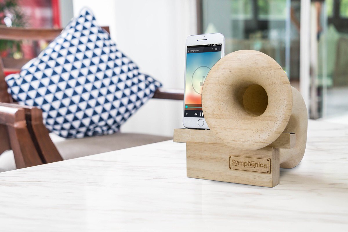 SymphonicaSound's tweet photo. @eveewing @s0akeddinbleach All this weekend and Cyber Monday get 15% off our premium hardwood iPhone &amp; Samsung Galaxy phone accessories with coupon code BLACK15 at https://t.co/RRlMOsDVGG https://t.co/nKlc0eywou