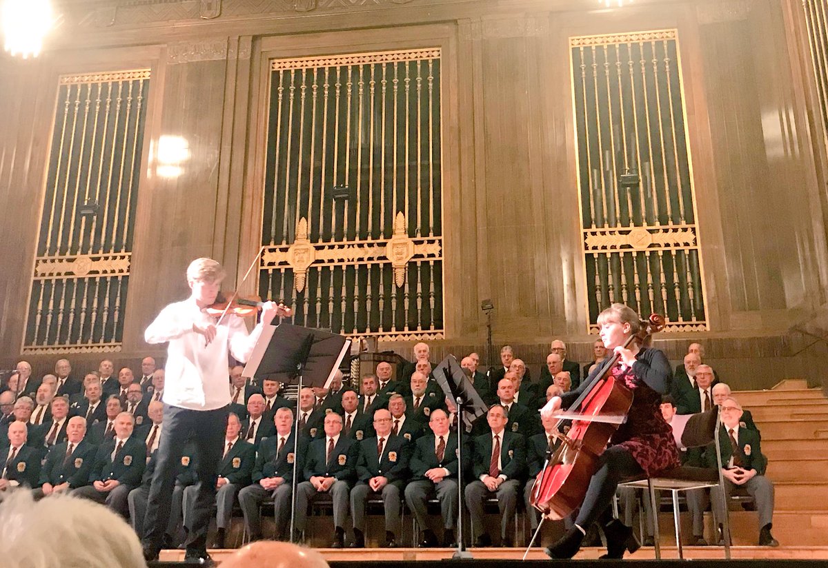 Great to have you violinist @clovelljones46 with us this evening and was also joined on stage by his sister Eirlys #youngtalent