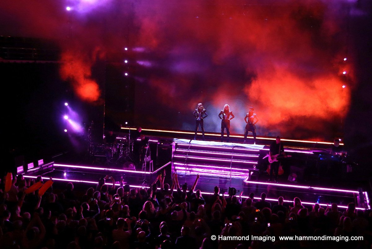 Hammondimaging's tweet photo. Privilege to 📷 #Bananarama #TheOriginalLineUpTour #KSS in #Nottingham. Fantastic set with the audience up on their feet from the very start, so much energy. Still the best girl band, by far  It ain't what you do, it's the way that you do it! https://t.co/l1H3Emwhvl #photography https://t.co/swmj2J51KQ