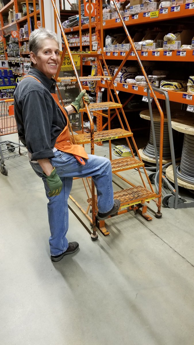 HankatOhHenry's tweet photo. Bryan wrapping the chest,Teresa locking down the ladder, Jason fixing the overheads....this team is awsome!
#Safetyselfie #FindSafety #asm https://t.co/KxQhLLeNle