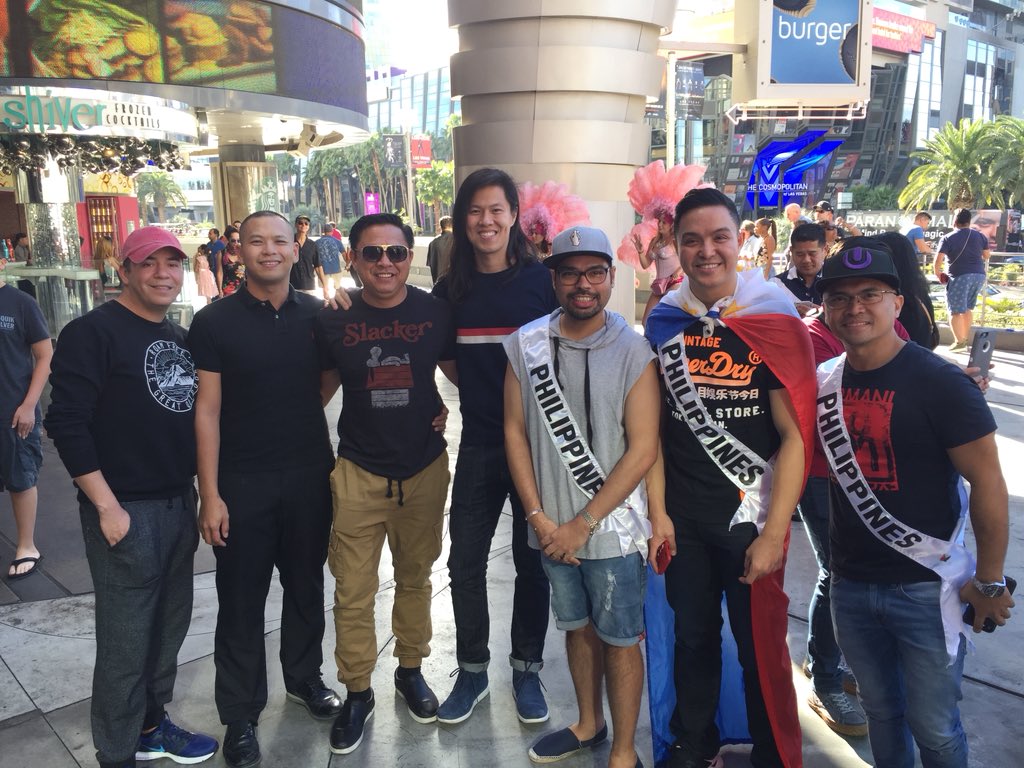 mjfelipe's tweet photo. LOOK: Pinoy fans gather infront of Planet Hollywood to show full support for #MissUniverse #Philippines Rachel Peters. https://t.co/2w03zOWOsT