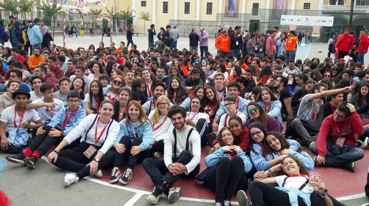 AJGentJove's tweet photo. Y un año más los monitores y destinatarios de @AJGentJove han disfrutado de la #fede2017, gracias por el esfuerzo y las ganas que habéis puesto @CjAMICS https://t.co/E4vPg0HuRs
