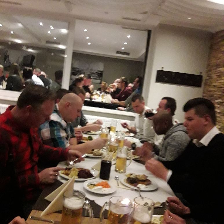 SandersGroep's tweet photo. Jaarlijks personeels uitje SANDERS EMMEN.Kerbof Delfzijl, Sanders Coevorden  &amp;SANDERS Schilderwinkel. Naar MAYER WERF TE PAPENBURG https://t.co/UBJxZWTbv7
