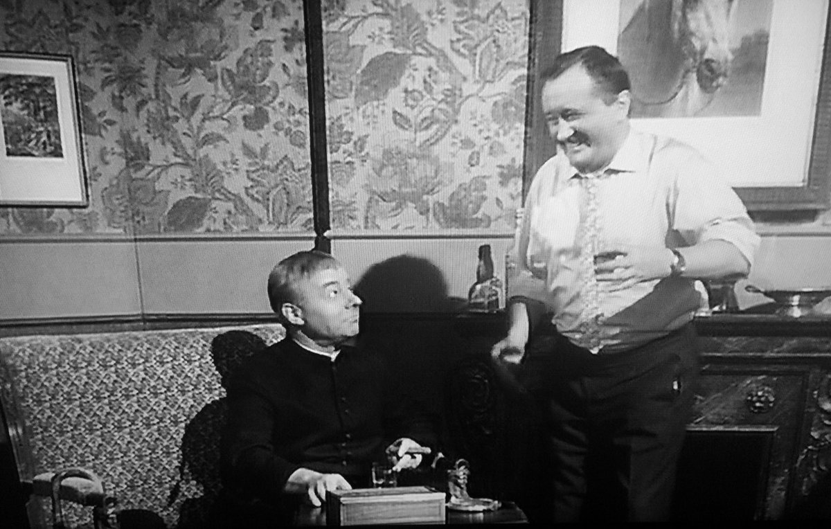 GrimmClaus's tweet photo. Zwei großartige Schauspieler in einem Film: Heinz #Rühmann und Siegfried #Lowitz. Unvergessen #DasSchwarzeSchaf #PaterBrown #BRfernsehen #BRfilm https://t.co/AeZirH5Drj