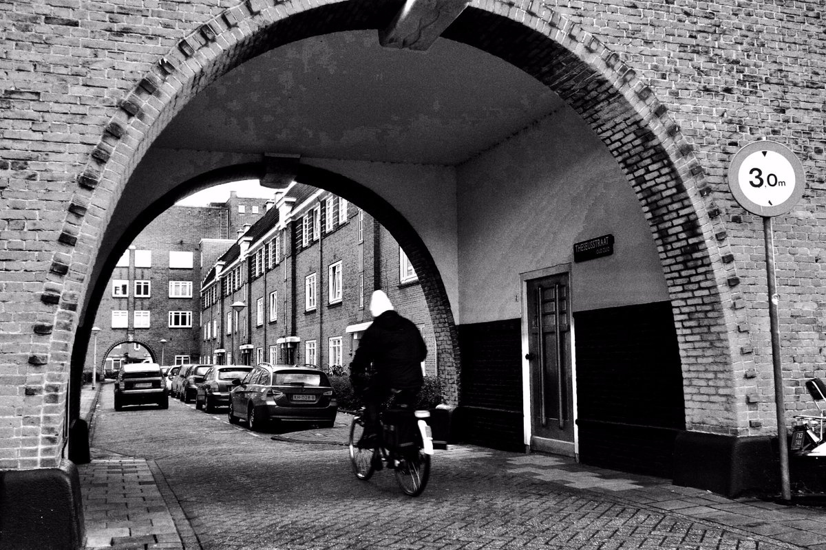 netevenleuker's tweet photo. Poortje #Theseusstraat 25-11-2017 https://t.co/gWsdKQpdKd https://t.co/CrjEd7AHj0