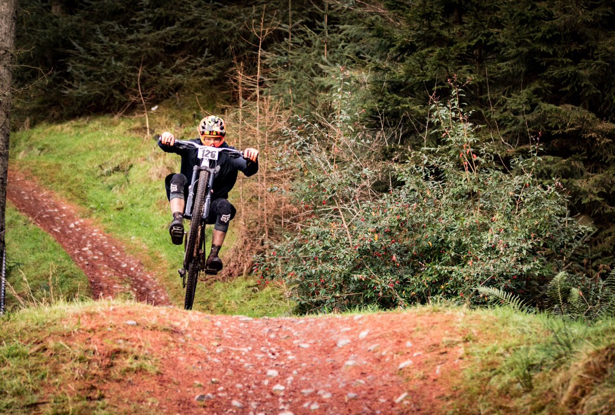simonthurlow71's tweet photo. #justgonnasendiiiiit #aeforest #enduro https://t.co/bbj4L5zxG0