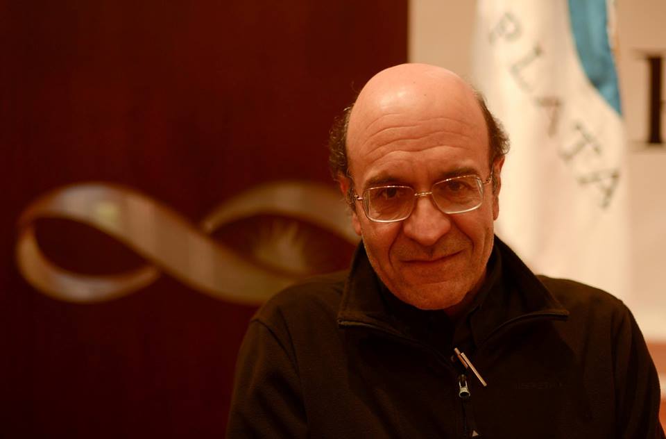 #Ahora recibimos a Osvaldo Civitarese, investigador del <a href="/CONICETLaPlata/">CONICET La Plata</a>
  <a href="/Conicet/">Conicet</a> , que será reconocido con el Premio Houssay a la Trayectoria.