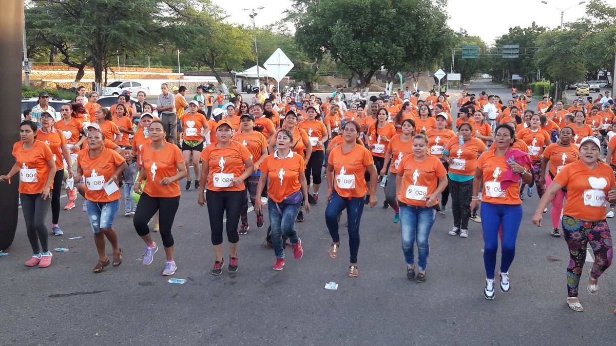 platformr10's tweet photo. Mujeres Cucuteñas se preparan para dar inicio a la "PRIMERA CARRERA POR Y PARA LA MUJER" en rechazó a la #violenciacontralamujer 

#Mujeres #mujer #Carrera @Juliethbema @Fundacion_JB https://t.co/GSEWlHmZ7M