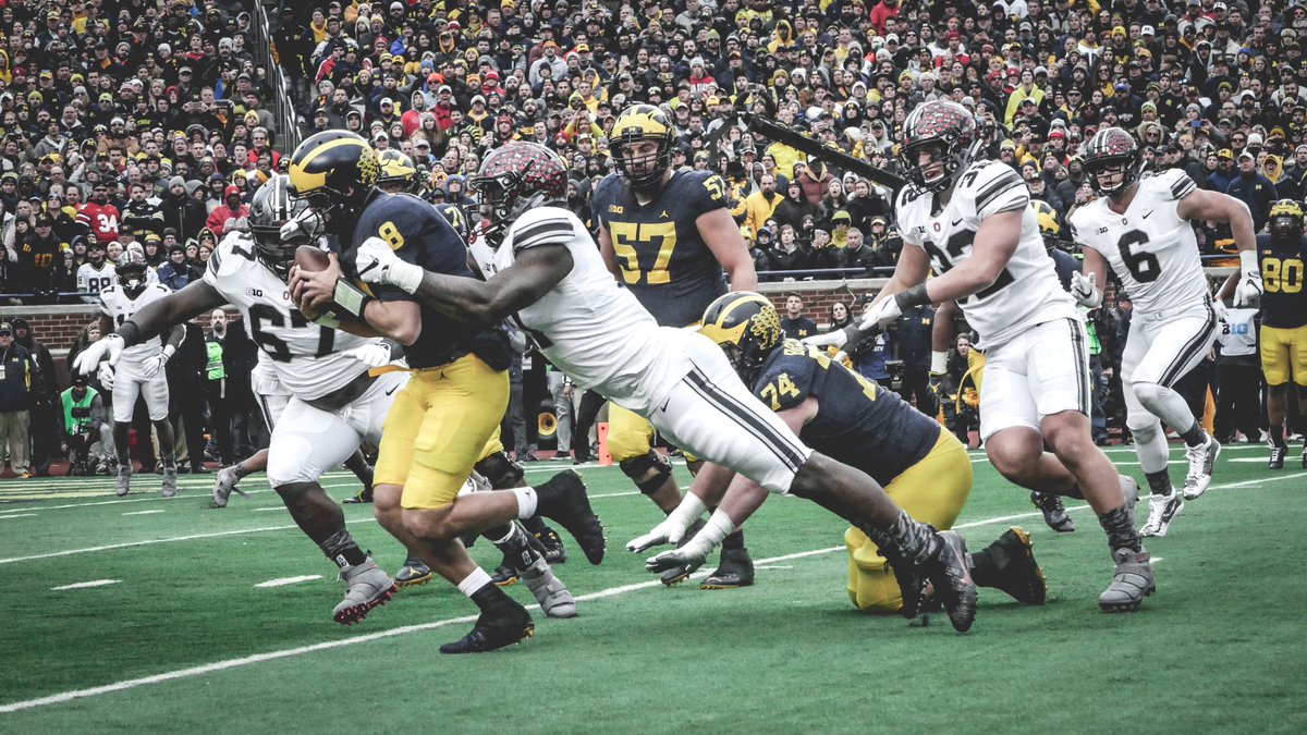 OhioStateFB's tweet photo. Coach &amp; Execute 💪

#GoBucks https://t.co/6qXV7Bj3Va