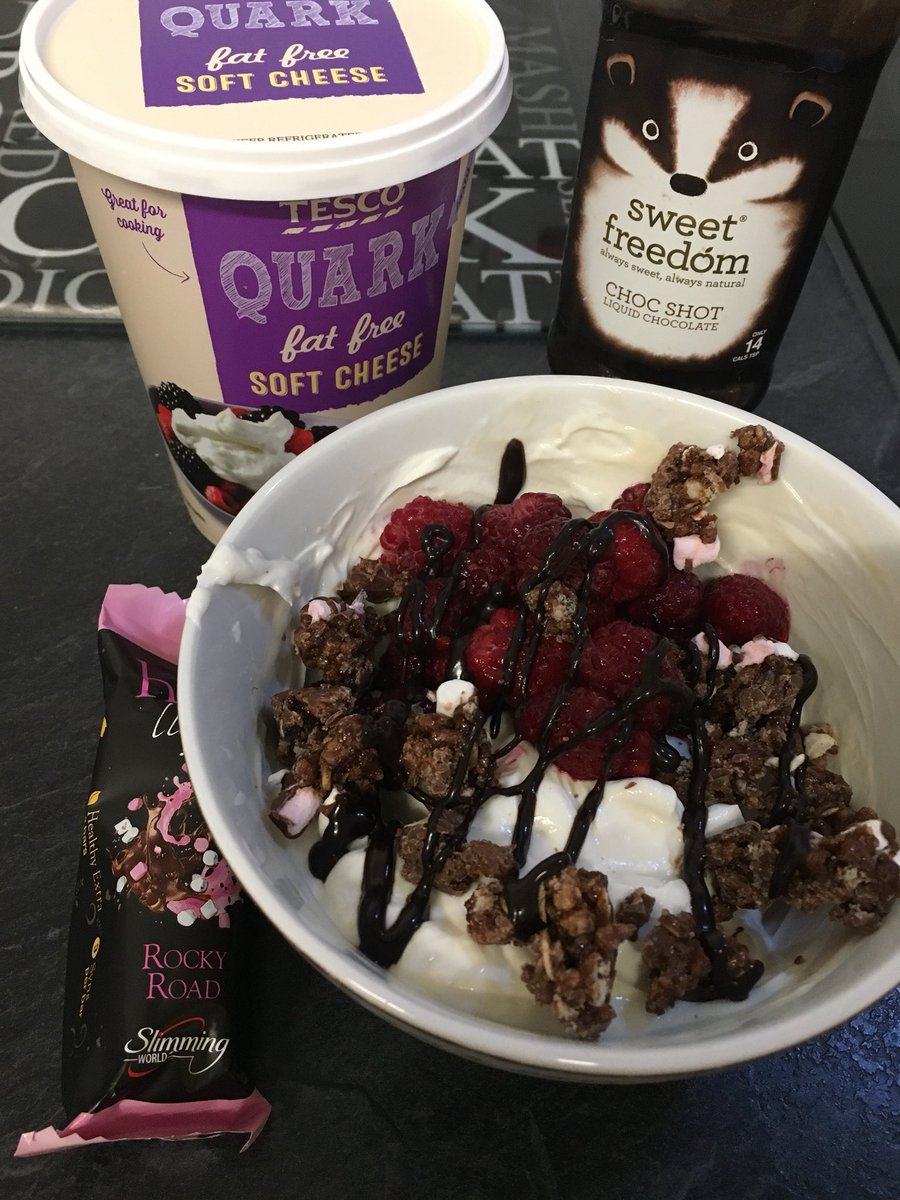 Slimwithlisa's tweet photo. #lush #dessert whilst watching #Xfactor b4 #ImACeleb @Tesco #Quark #Raspberries @SlimmingWorld #RockyRoad hi-Fi @SweetFreedom #LiveHappy #WeighLoss #Slim4Xmas #onIt #ChoicePower https://t.co/LGGCYD866k