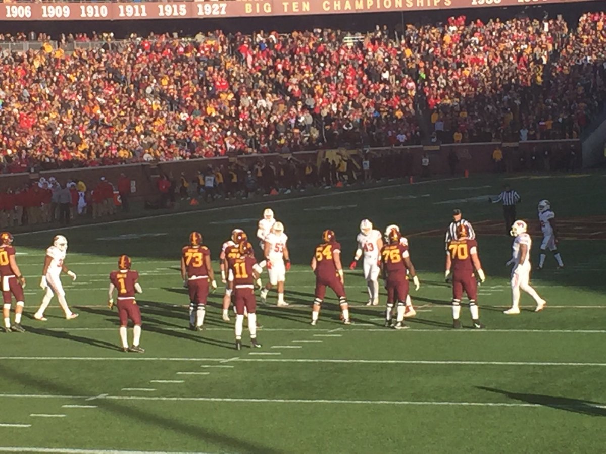 petenajarian's tweet image. My Golden Gophers sure do need to find some offense in the second half!