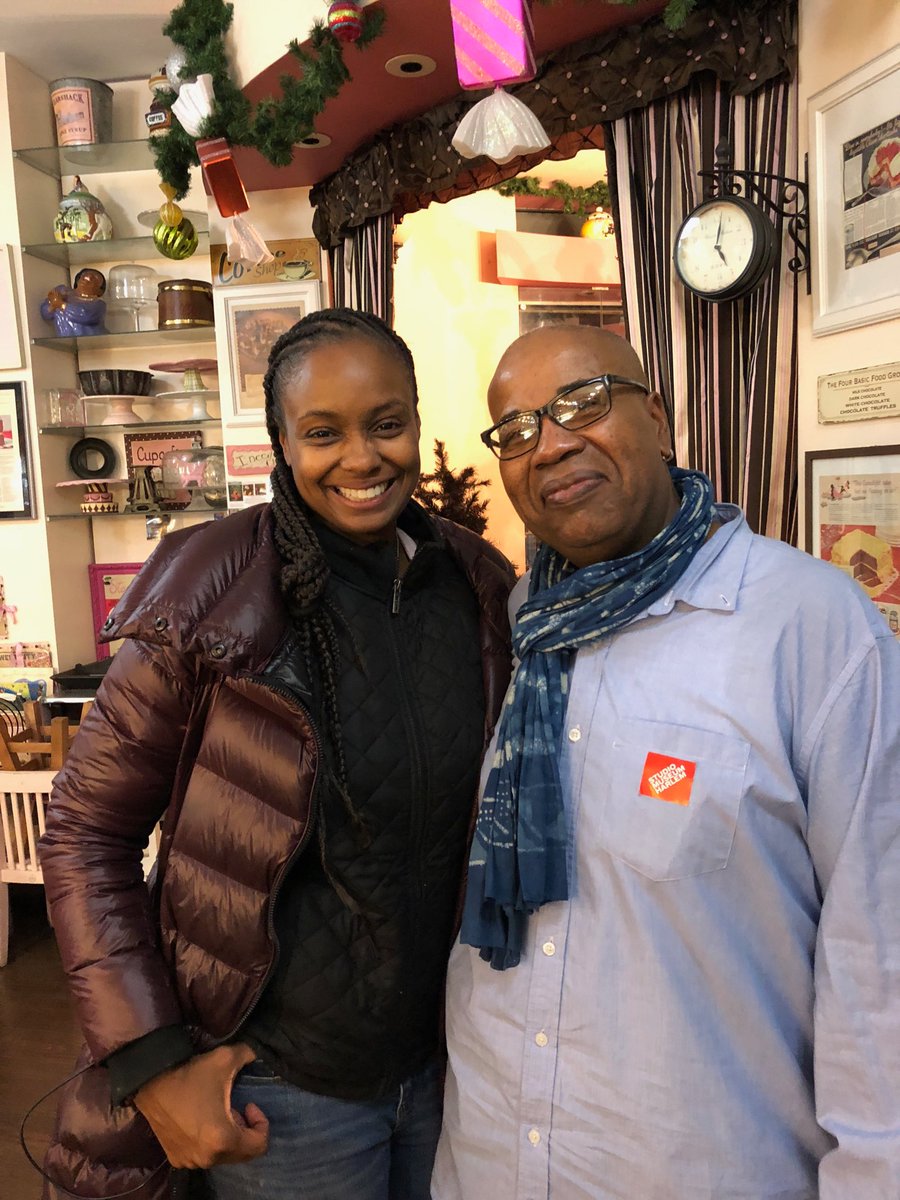 ByronBCraig's tweet photo. Hanging with Aliyyah Baylor, owner of #MakeMyCake! https://t.co/ejKyQW5ljr