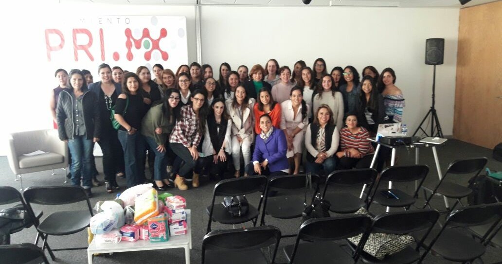 PriMx_QroMpio's tweet photo. El día de hoy, PRIMx Municipio de Querétaro, realizó el primer taller de imagen personal ¿Qué onda con mi look? Este taller también tuvo como objetivo la colecta de productos para el cuidado íntimo de la mujer que serán entregados en distintas zonas rurales. #UnaVozUnaFuerza https://t.co/CM6EvUKP21