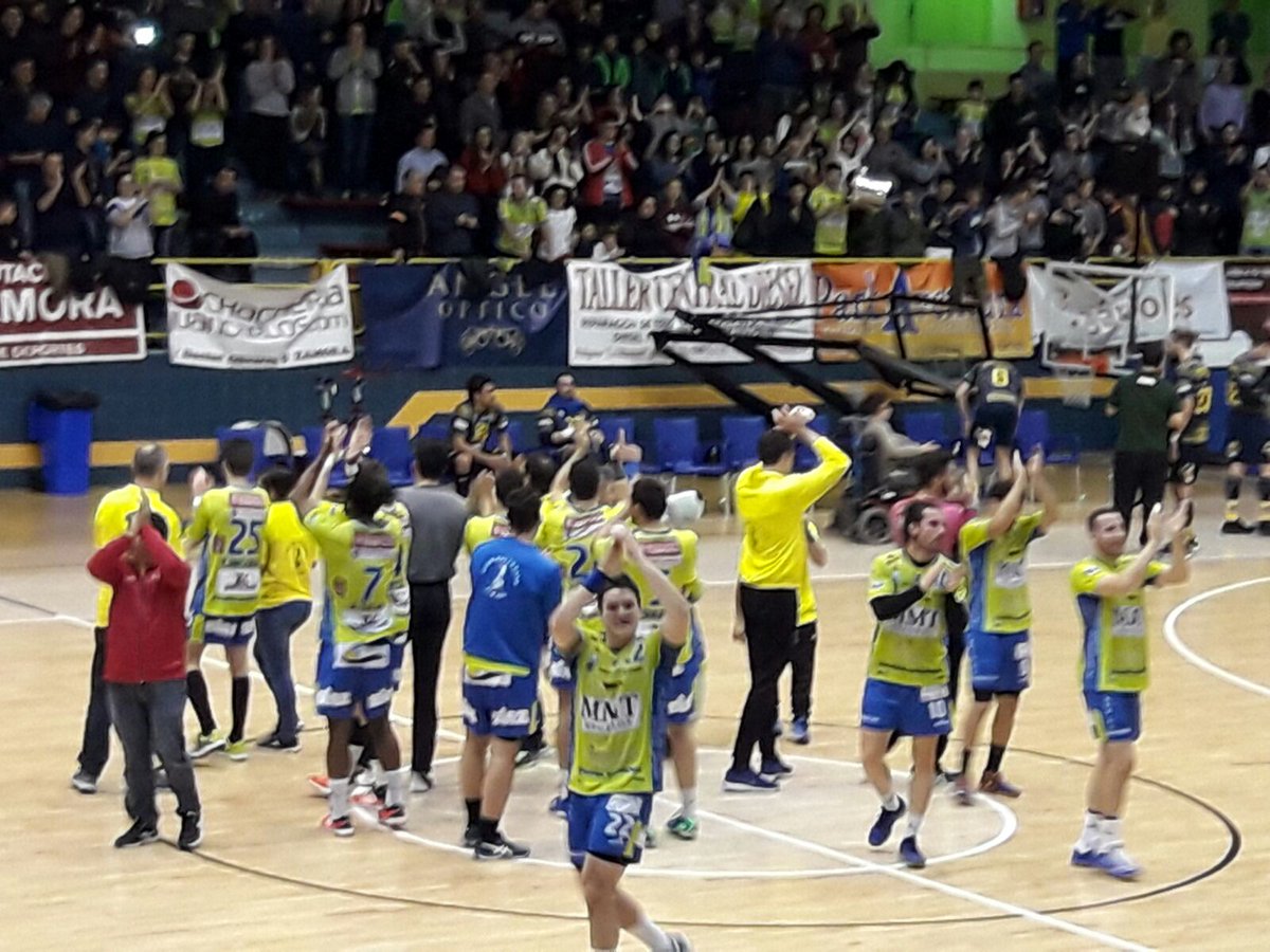 BalonmanoZamora's tweet photo. Hoy volvimos a creer, y a disfrutar!!! GRACIAS por seguir empujándonos!!! #LuchaZAMORA #Viriato #Sonríe https://t.co/aq5jIp3NbW