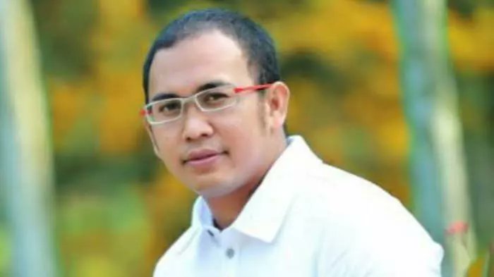 SayaMUNU's tweet photo. #KilasreformPSSI

Anggota Komite Teknik dan Pengembangan PSSI, Andre Rosiade nilai @pssi__fai tidak konsisten menerapkan regulasi yang dibuatnya sendiri dalam menghukum @persib. https://t.co/jNn6qxKyQk