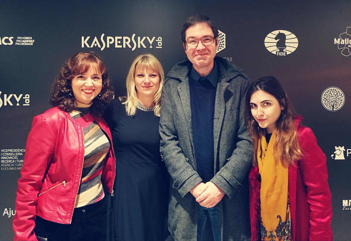 AnaMatnadze's tweet photo. #GrandPrix #FIDEGP #chess #Ajedrez #Mallorca #MallorcaGP #escacs #photocall #Bahia #Palma #PalmaDeMallorca #bahiadepalma https://t.co/1c8plPR3bo