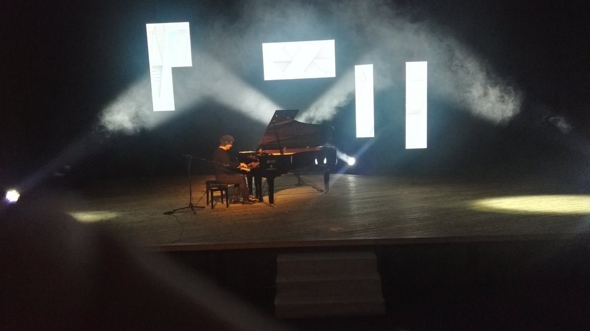 CinziaB05's tweet photo. AL TEATRO #CAMPLOY  LE RIFLESSIONI MUSICALI DI REMO #ANZOVINO
https://t.co/DMVYz23X3T https://t.co/Bfq1lCY1tw
