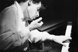 An Extraordinary Introduction: 
Leonard Bernstein introduces Glenn Gould before they perform Brahms Piano Concerto, No 1. 
 ▶️ https://t.co/zS2UeJa3jH 