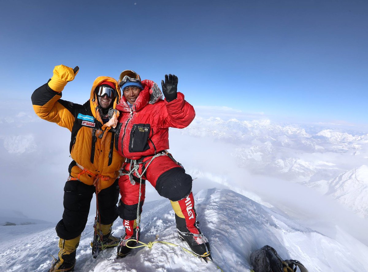 Team_BMC's tweet image. BMC member Scott Mackenzie shares his journey to the top of the world: the summit of Mount #Everest ow.ly/JNR430c2kFi #Everest2017