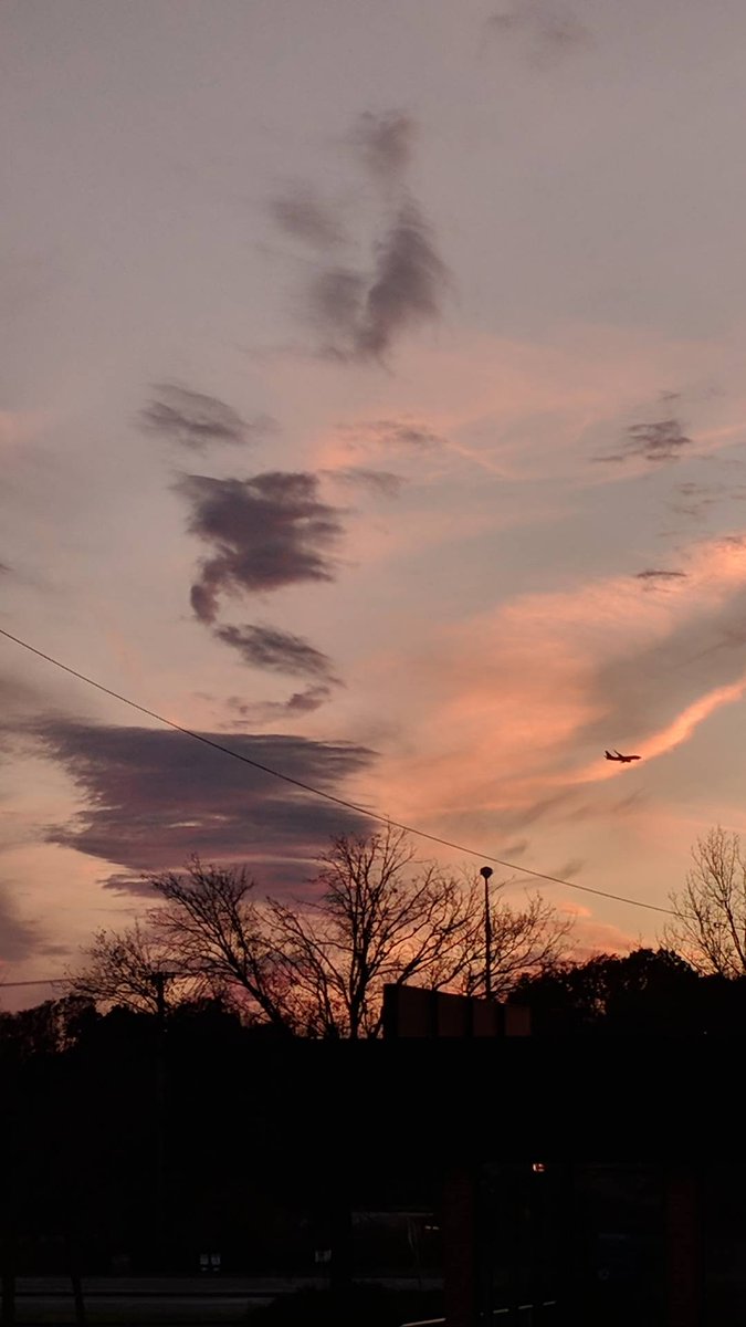 RichDobry's tweet photo. Gorgeous sky from Pasadena, MD #AttitudeEverything #LUASBR #photo #sky https://t.co/4Ga7QtvBlR