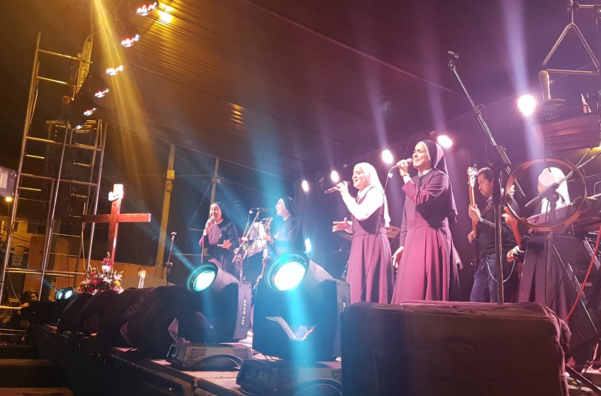 vg_deluxe's tweet photo. Celebrando 100 años de la Parroquia San Juan Bautista @siervasmusica @jcvm81 @mikeriosc  #Huaral https://t.co/QOSZPq4lDN