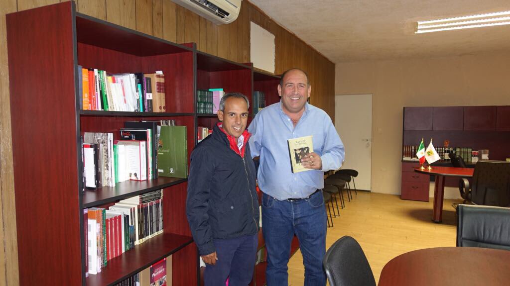 rubenmoreiravdz's tweet photo. Con Javier Fuentes y su equipo del Consejo Editorial de @GobDeCoahuila. En este sexenio 200 libros editados. El último será de @Jorge_Lechuga20 #CerramosFuerte #CoahuilaElOgulloDelNorte #BuenaNoche https://t.co/cZrM9xUsNm