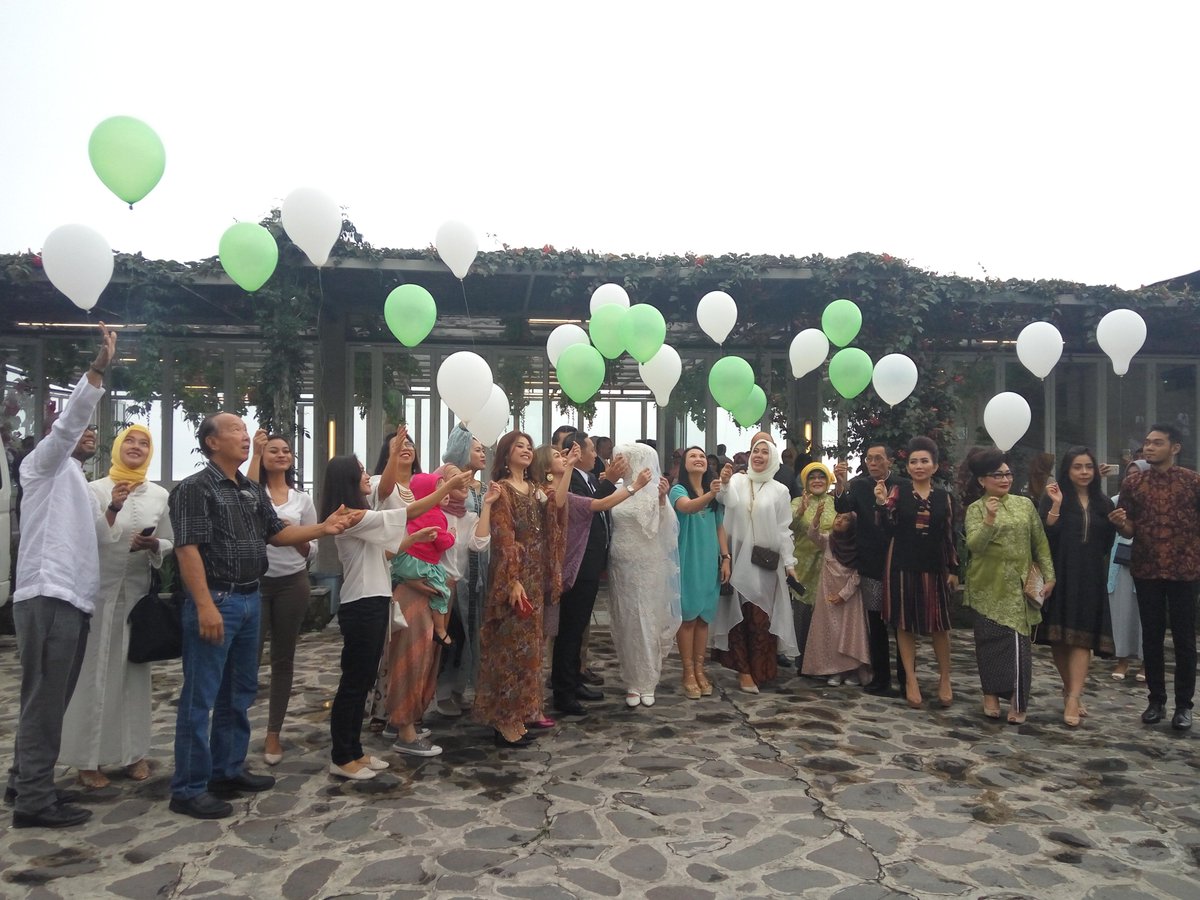 Wedding Mrs. Anin &amp; Mr. Clint at Garden Sunrise Pondok Panorama 💕@umbulsidomuktii 26.11.2017 
#wedding #pondokpanorama #pondokkopi #umbulsidomukti #weddingday #explorejateng #exploresemarang #jatenggayeng