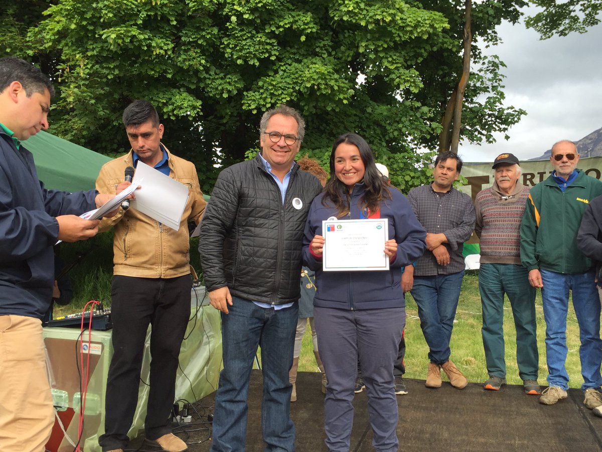 En 1ra Feria Interactiva Forestal de Tecnología y Transferencia reconociendo a pequeñ<a href="/s/">『S』</a> productor@s , propietari@s y artesan@s de la madera <a href="/MinagriCL/">Ministerio de Agricultura de Chile 🇨🇱</a> <a href="/INFOR_Minagri/">Instituto Forestal</a> <a href="/furche_carlos/">Carlos Furche</a> <a href="/furche_carlos/">Carlos Furche</a> <a href="/LIGNUMREVISTA/">LIGNUM</a>