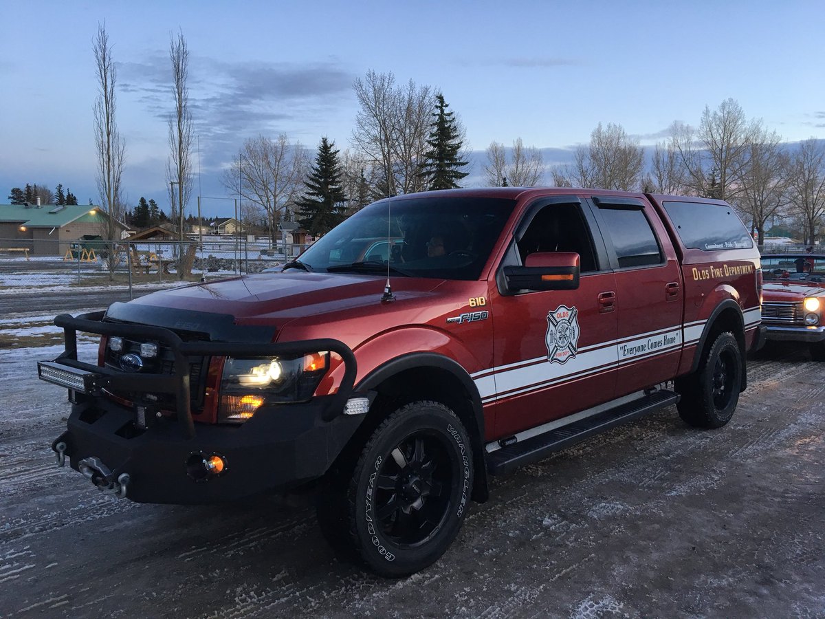 OldsFireDept's tweet photo. 20 mins till Santa’s in Olds!!! https://t.co/30UPDEjDPy