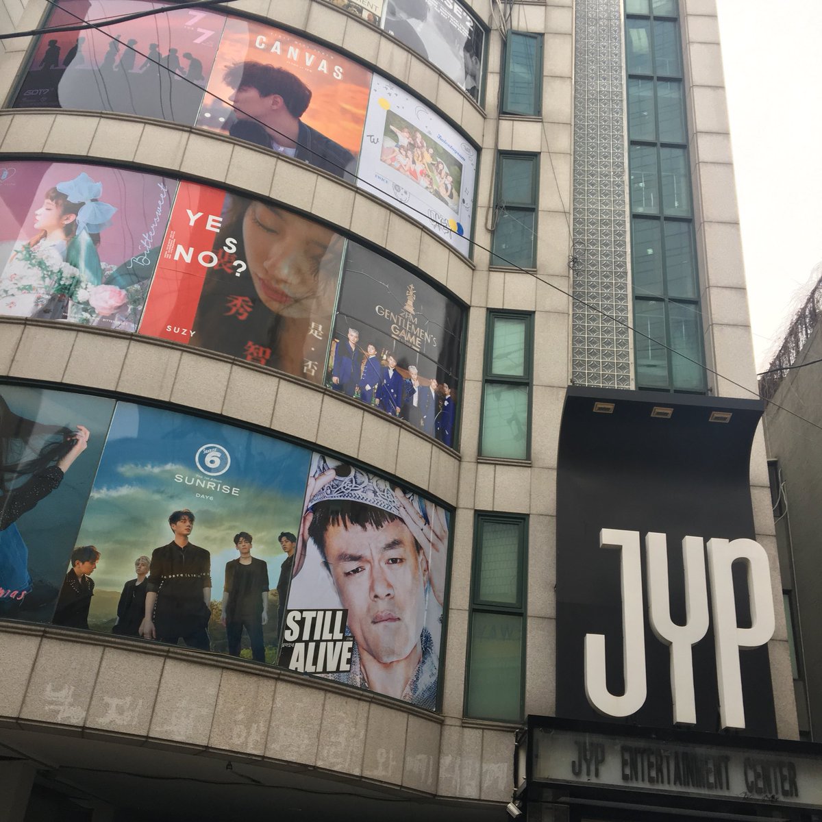 leafia_111's tweet photo. JYP行った〜 https://t.co/rL607uStFb