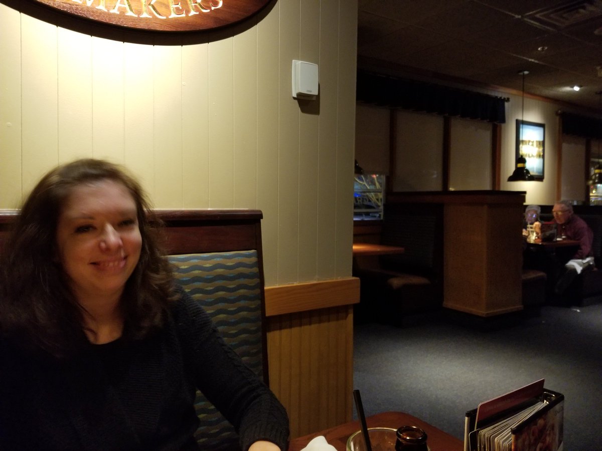103_9Texter's tweet photo. Turkey'd out already. Red Lobster kind of night. #UltimateFeast https://t.co/CxoGQXhS7J
