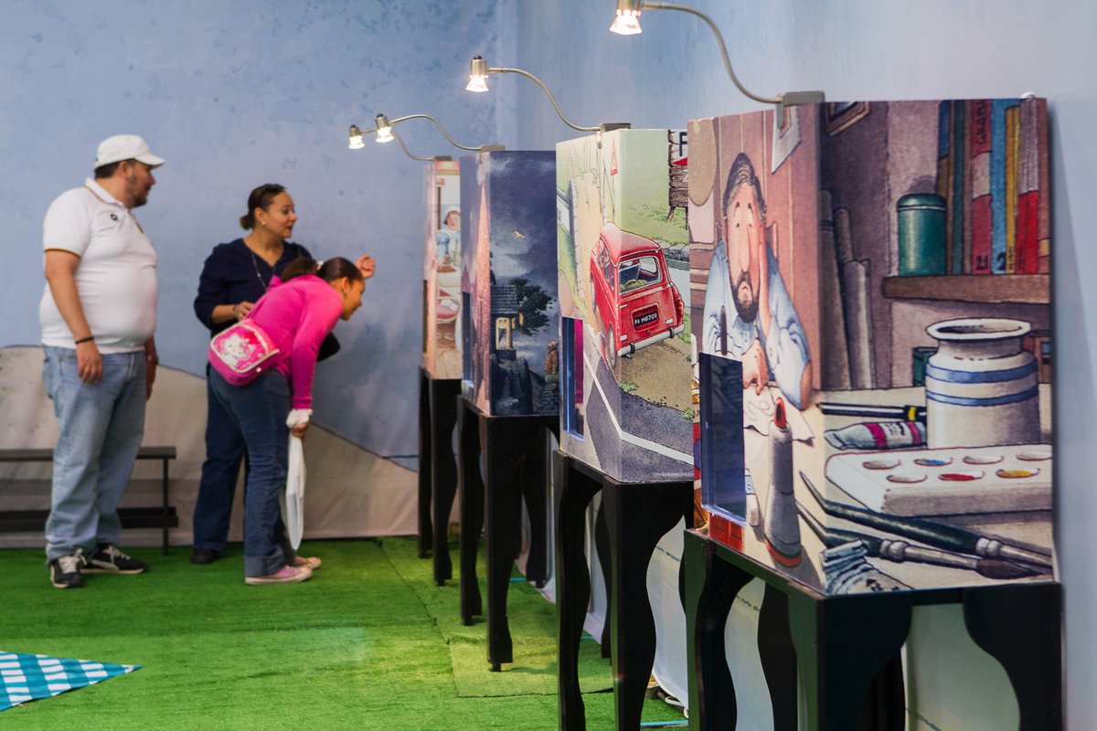 FILGuadalajara's tweet photo. Exposición del libro "El último refugio" de Roberto Inoccenti en el área de picnic de FIL niños dentro de las actividades de la #FILGuadalajara31

Foto: ©FIL / Eva Becerra https://t.co/DaHwma1x6O