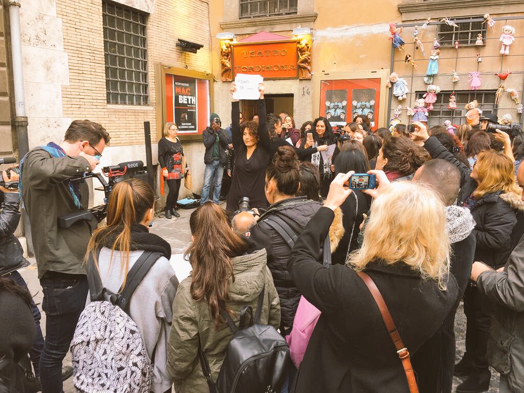 rpanunzio's tweet photo. Great #performance #EarthScream by @ElisaGallotta and @VaniaVisca with @maupal2014 to end violence against #women #16days #OrangeTheWorld presented by @Mic_Baldi @LauraTZT #DonnaForza8 #DF8 #WallOfDolls #MakeYourDoll #challenge https://t.co/y0k4QHYGoI