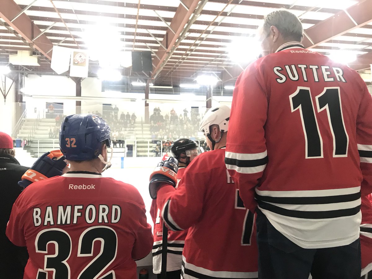 innisfaileagles's tweet photo. 1 bench.  2 legends @gordbamford #BrianSutter https://t.co/vkzVDh7Hqg