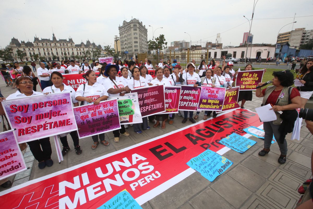 Agencia_Andina's tweet photo. #NiUnaMenos: Así se desarrolla la marcha contra la violencia de género [galería] https://t.co/FpCEKMEHlS https://t.co/yb34EX5e1h