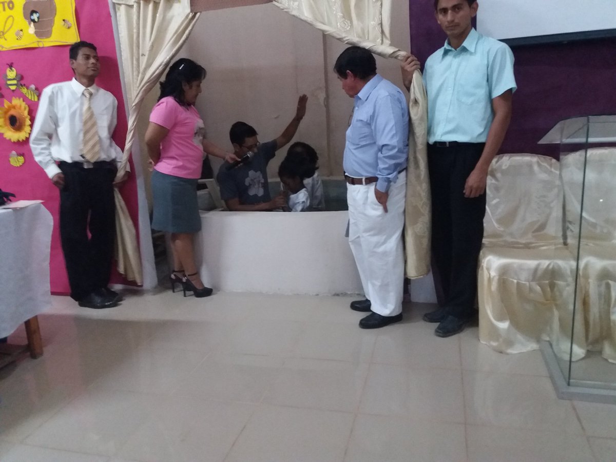 MilSan39's tweet photo. .@adventistasEC .@YanezWashington .@AdventistasMES Semana de #ProyectoMasMielUE en Perimetral llena de victorias https://t.co/bpPJf0x2lA