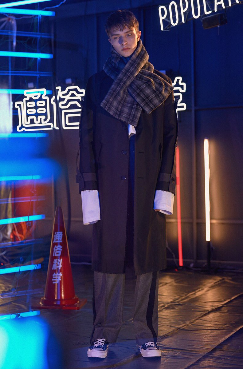 [#김재환]
171124 인천공항 출국

브랜드 : POPULAR SCIENCE
품명 : SLEEVE DETAIL TRENCH COAT
가격 : ₩498,000

(m.store.musinsa.com/app/product/de…)