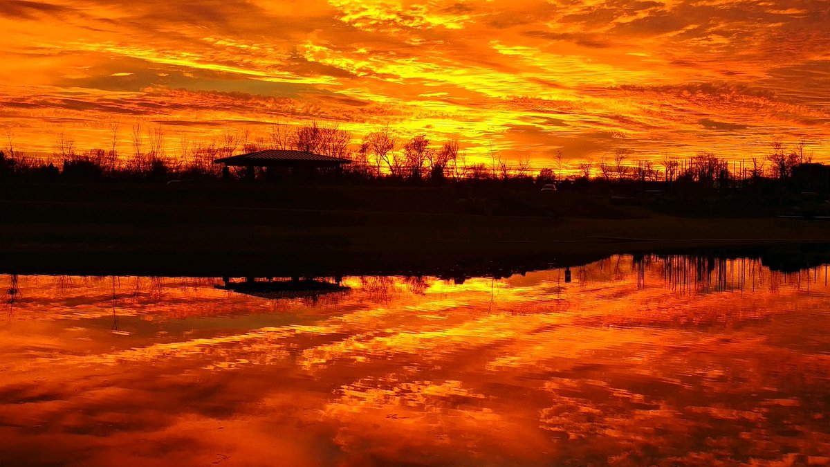 thenorthend's tweet photo. #EstherSimplotPark via @idahowhitewater #Boise #Paddling #Sunset #Idaho #SUP #ShopLocal #SmallBizSat #shopsmall https://t.co/So8P4E5MiU