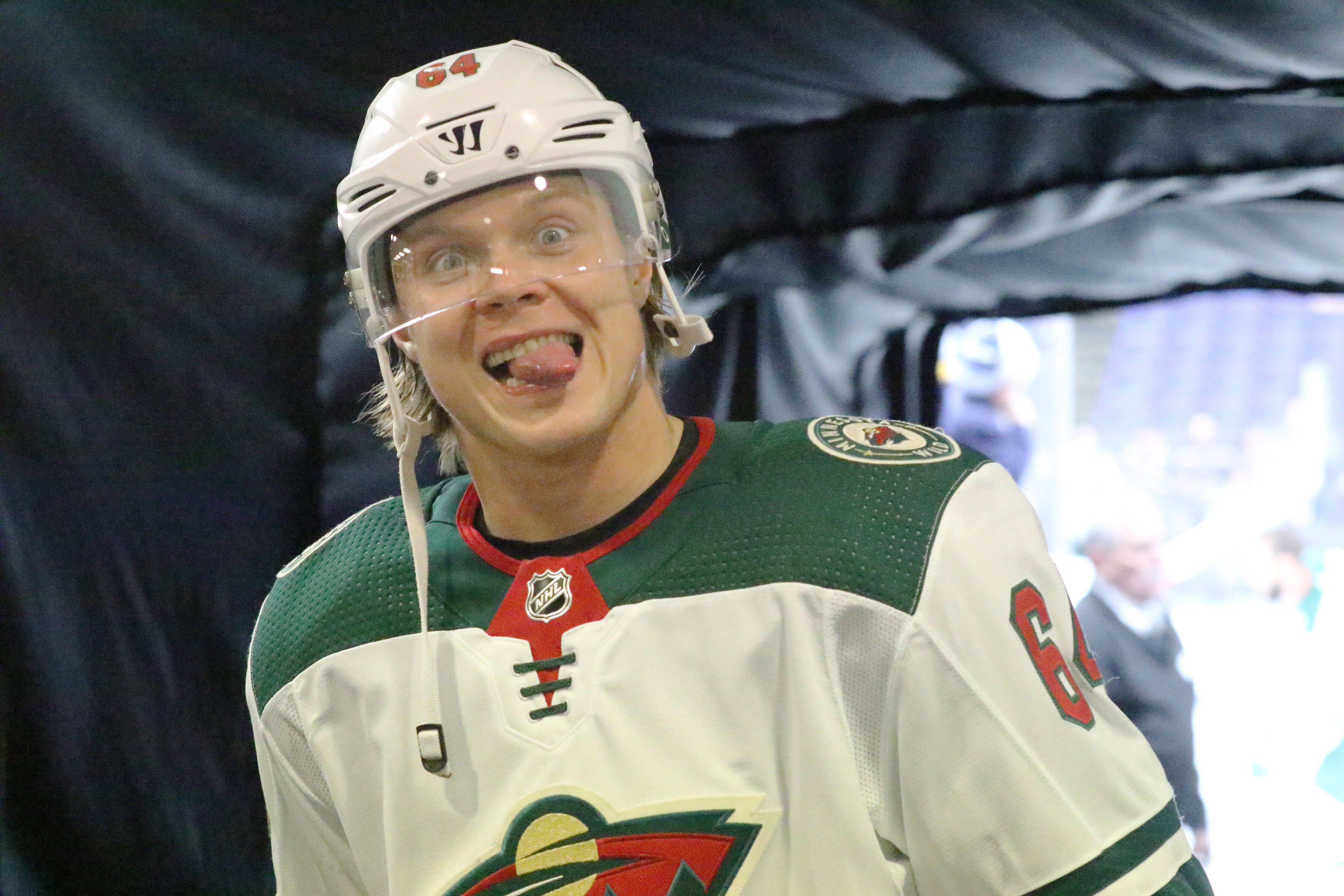 Mikael Granlund #64 (Minnesota Wild) first NHL goal Jan 19, 2013 (Classic  NHL) 