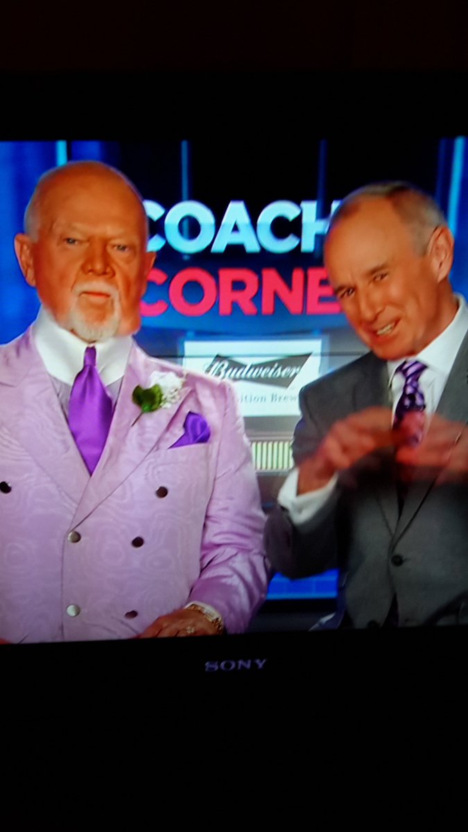 antpavolini's tweet photo. I suppose the @cbcsports guy on the left is someone you came to terms with.
#capsleafs https://t.co/7lItUKv0Ne
