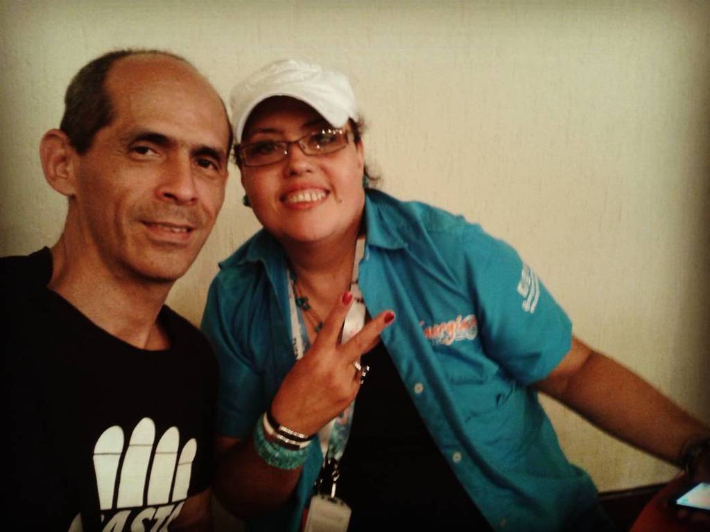 JRafaelRivero's tweet photo. En la #ExpoFevipan2017 me encontré con @mariaroselinredes  Directora de @energiasesiente y con quien compartí un agradable rato conversando sobre las últimas noticias del cacao y chocolate en Venezuela. 
@chocolatesines3 
@hotelpipo

#radio #expofevipan #friends #cacaovenezo… https://t.co/PwXoqzTQNY