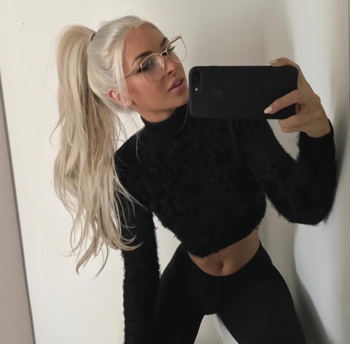 claulisabeth's tweet photo. In love with the new look of Elisabeth Rioux ✨❤️ https://t.co/I9Zxaw7tDX