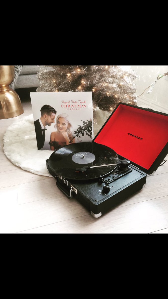 Also.... if you love VINYL, our Christmas EP is now available on Vinyl 🙌🏼🙌🏼. Plus it’s on sale till Monday bit.ly/torwaltvinyl