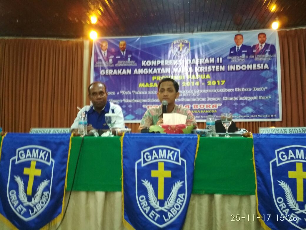 GamkiPapua's tweet photo. Ketua DPD GAMKI Papua (Djoni Naa) &amp; Waket OKK DPP GAMKI (Dikson Siringoringo) memberikan arahan umum kpd forum KONPERDA II GAMKI Papua sebelum memasuki sidang-sidang KONPERDA (Sabtu, 25/11). 😇👏💪 https://t.co/x4x7kKDVbe