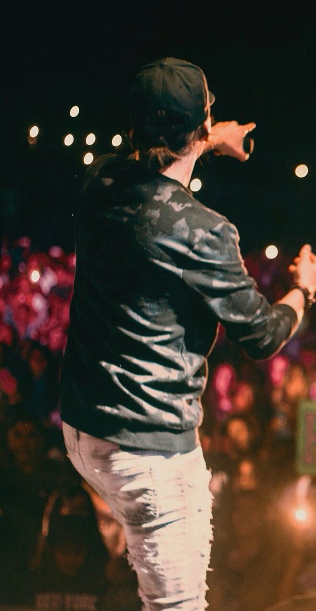 goldentrueno's tweet photo. @christophervele QUE GANAS DE TOCARTE LAS NALGAS https://t.co/bis4kqg7Z6