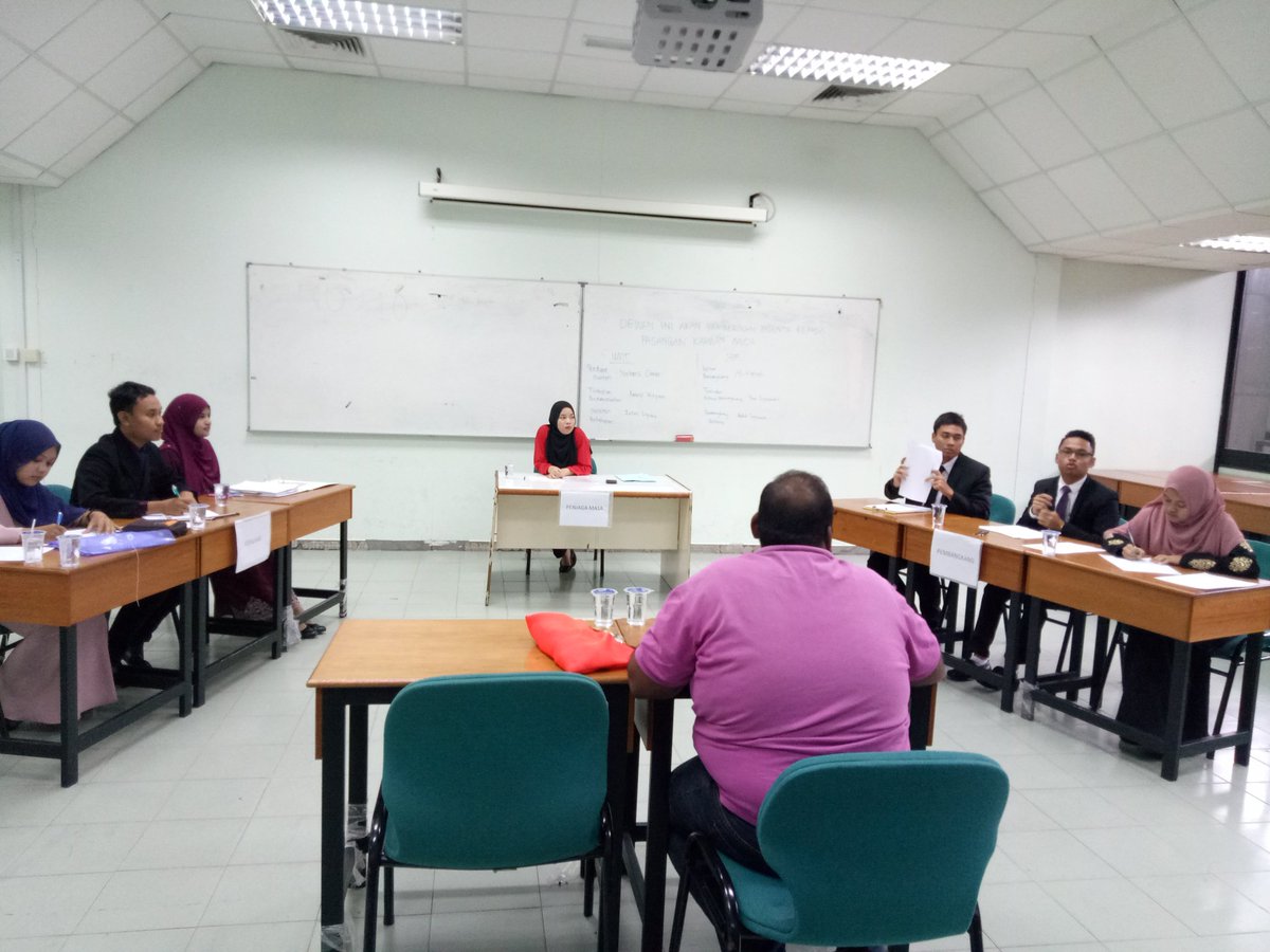 OratorUMP's tweet photo. Sidang pagi ini;
Dewan Ini Akan Memberikan Insentif Kepada Pasangan Kahwin Muda. 

Good luck team UMP! https://t.co/yNAwtmdEiC